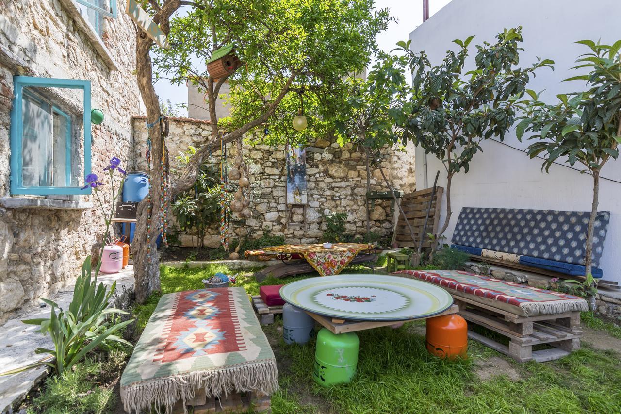 Hobbithousebademler Bed & Breakfast Urla Exterior photo