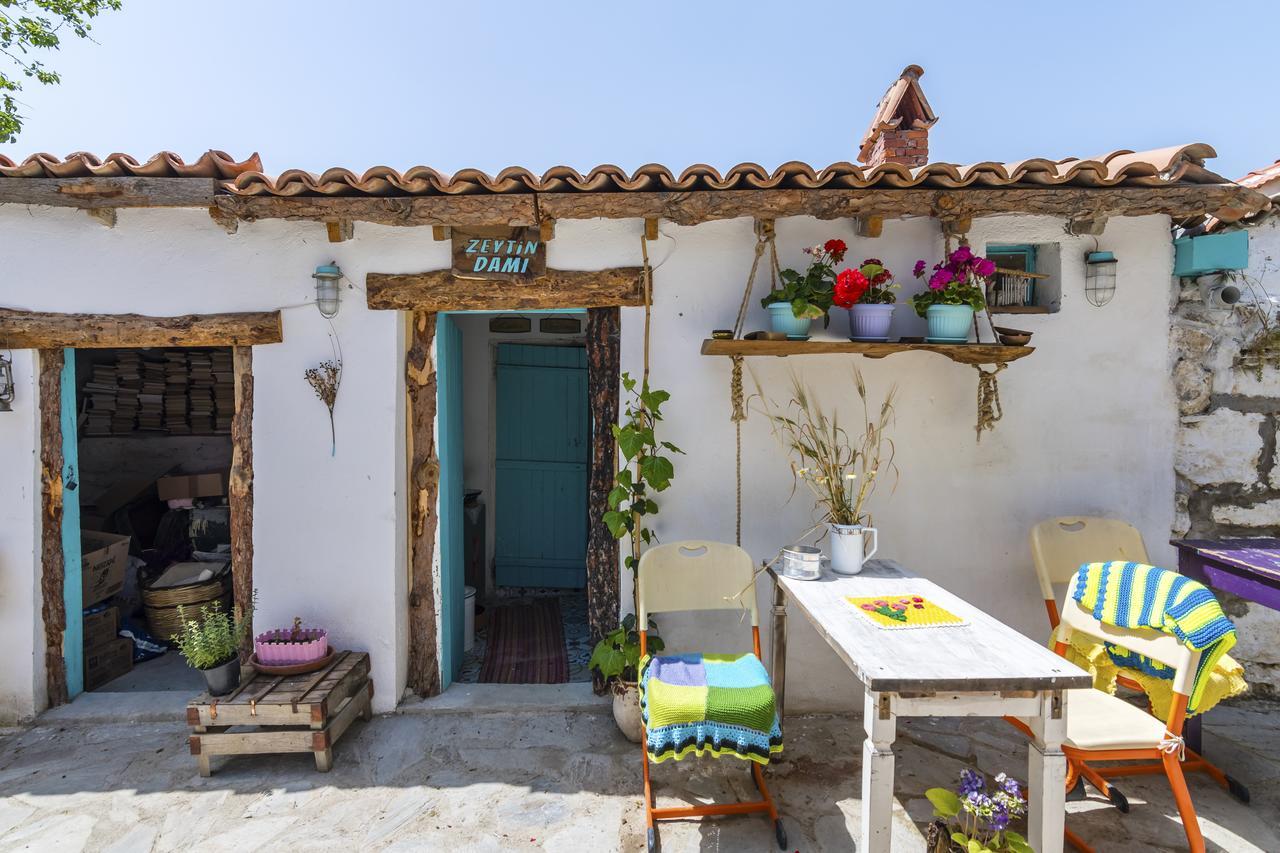 Hobbithousebademler Bed & Breakfast Urla Exterior photo