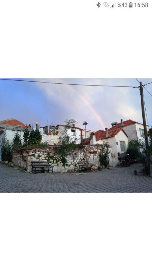 Hobbithousebademler Bed & Breakfast Urla Exterior photo